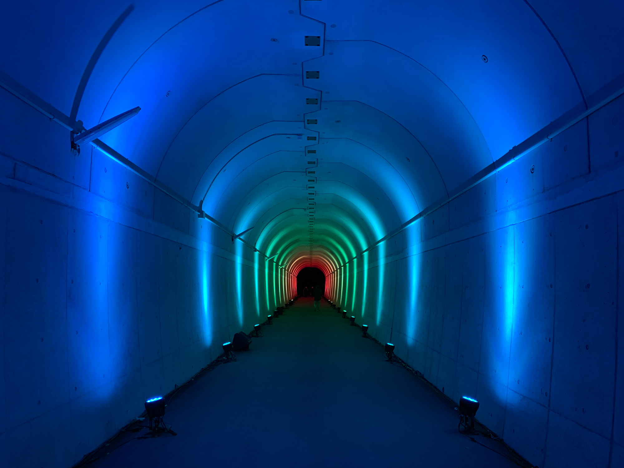 佐多岬トンネル照明演出スライド1